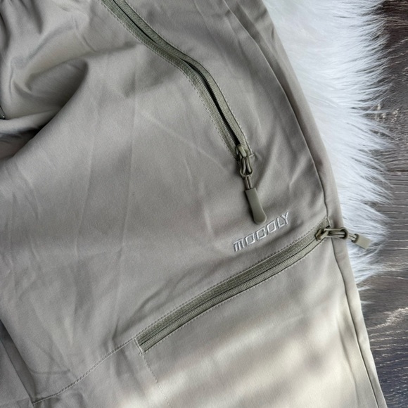 NWT! Mocoly UPF 50 Crop Hiking Cargo Adjustable Pants Tan Beige Shorts S unisex - Picture 5 of 7